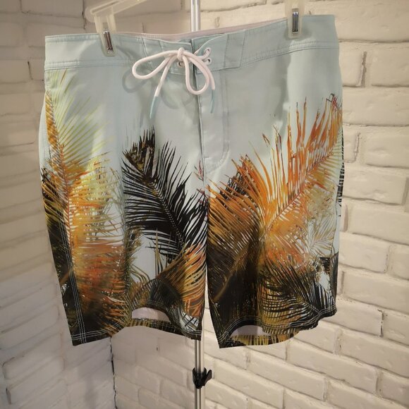 American Eagle Outfitters Men's Size Medium Palm Leaf Pattern Shorts - Picture 1 of 9